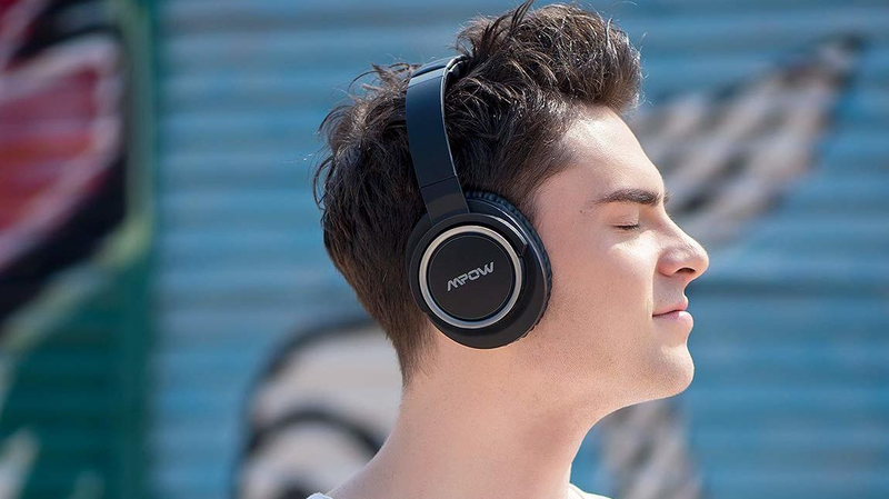 Mpow con Bluetooth y cancelación de ruido ‘over ear’ | $35 | Amazon | Usa el código MPOW146AFoto: Amazon